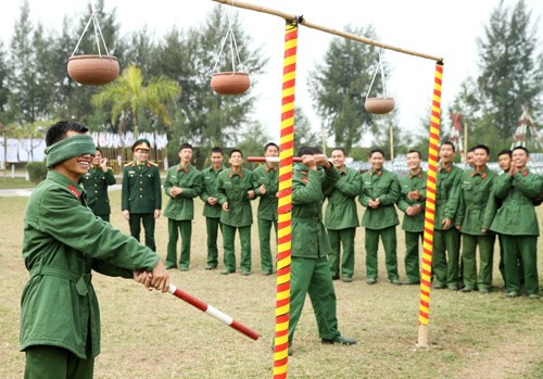 Bo doi Viet Nam choi gi ngay Tet?-Hinh-9